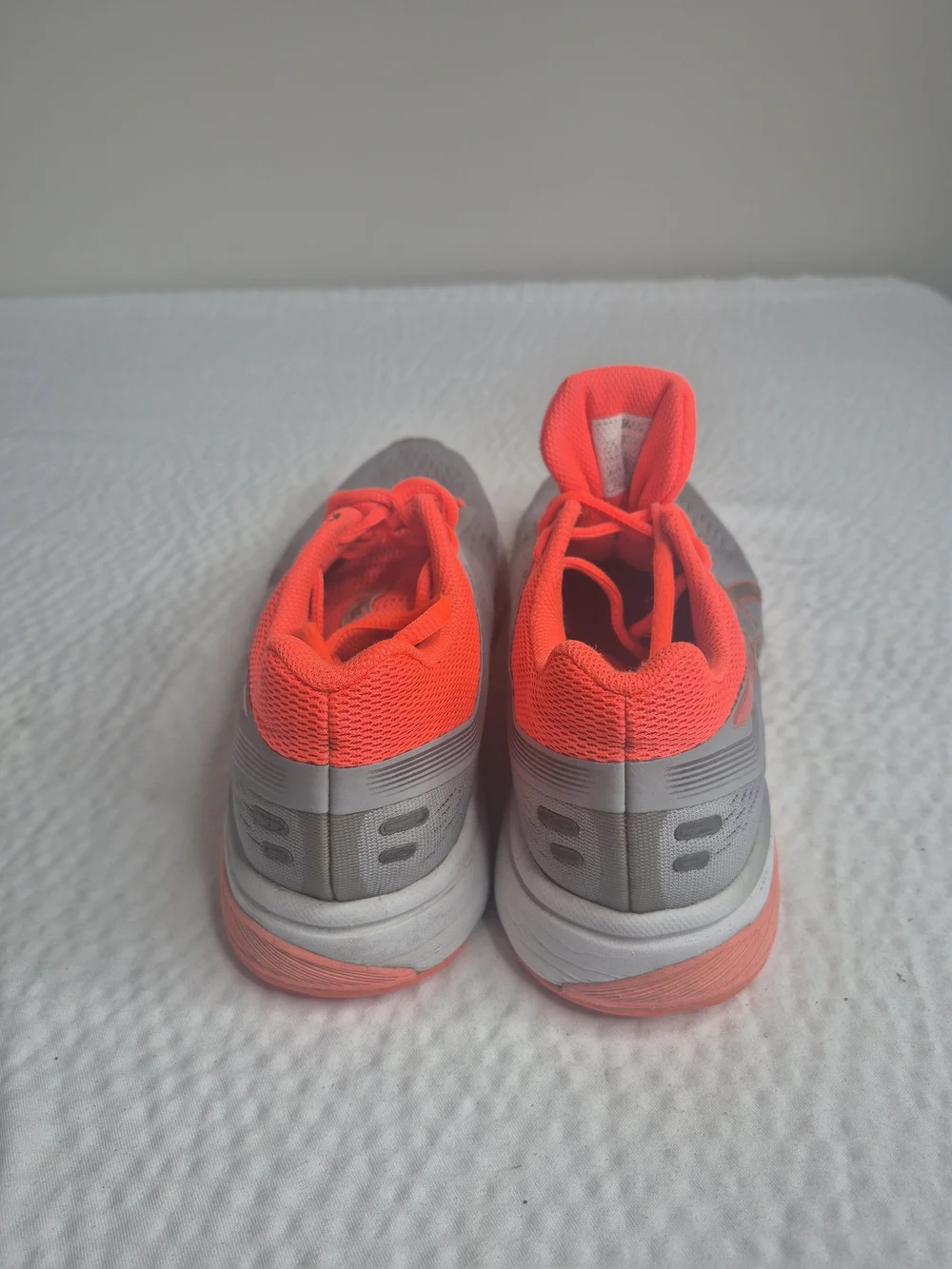 ASIC Men  Running Shoe  GT-1000 7 Grey/Flash Coral Sz 8